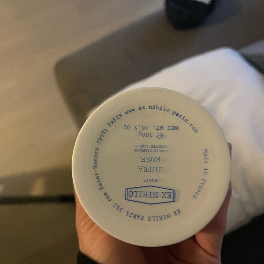 Ex Nihilo Ultra Rose Candle - White with Gold Accent - Picture 7 of 12
